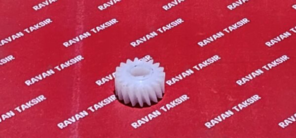 چرخ دنده هرز گرد خروجی روی درب کونیکا 452